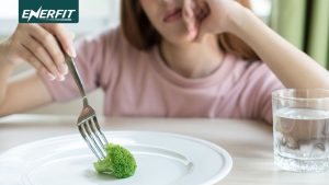 Nhịn ăn không đúng cách khiến giảm cân thất bại và gây mệt mỏi
