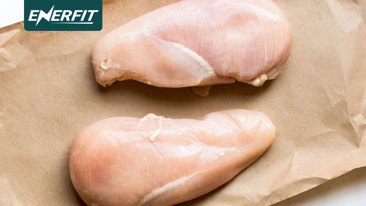 Ức gà nằm ở đâu trên cơ thể gà